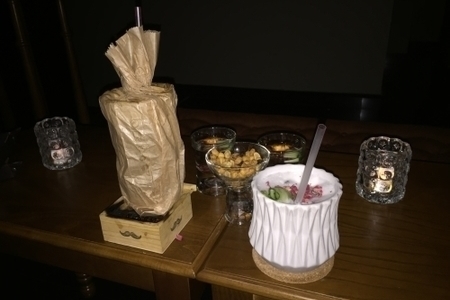 בר קוקטיילים הצפרדע האדומה - Red Frog Speakeasy bar