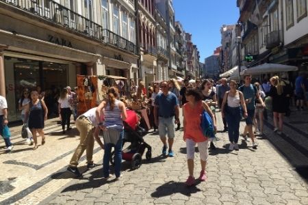 מדרחוב סנטה קתרינה בפורטו - Santa Catarina street in Porto