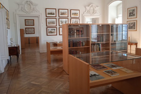 הספרייה - The library